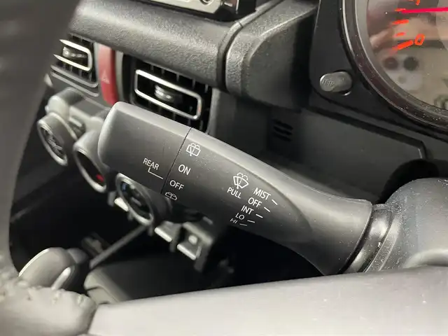 スズキ ジムニー シエラ JC 群馬県 2023(令5)年 0.5万km ミディアムグレー 純正オプションフロントグリル/＝＝＝＝＝/KENWOOD8インチナビ/・AM/FM/CD/DVD/SD/Bluetooth/フルセグTV/＝＝＝＝＝/純正８インチナビ　バックカメラ　スズキセーフティサポート　ＬＥＤヘッドライト　シートヒーター　前後ドライブレコーダー　ＥＴＣ　純正シートカバー　純正１６インチアルミホイール　スマートキー　４ＷＤ　禁煙