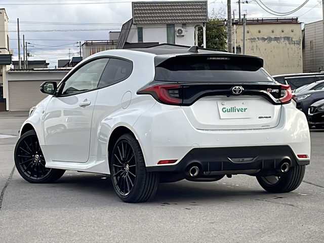 トヨタ ＧＲヤリス RZ 道北・旭川 2021(令3)年 0.7万km プラチナホワイトパールマイカ /4WD//禁煙車//JBLサウンド/BT/USB/Miracast/LTA/PCS/BSM/クリアランスソナー/RCTA/RSA/ACC/先行車発進告知//革巻きステアリング//ステアリングスイッチ//ハンドルヒーター//前席シートヒーター//LEDヘッドライト//オートライト//オートマチックハイビーム//ヘットライトレベライザー//カーボン調ルーフ//純正フロアマット//オートエアコン//ETC//保証書//取説