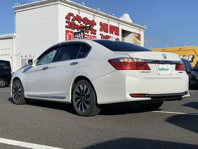 ホンダ アコード ハイブリッド EX 大分県 2015(平27)年 8.5万km ホワイトオーキッドパール ・純正HDDインターナビ/・フルセグ/・バックカメラ/・ナビ連動ETC2.0/・アダプティブクルーズコントロール/・ホンダセンシング/・オートハイビーム/・レーンキープアシスト/・パーキングセンサー/・前席パワーシート/・リアシェード