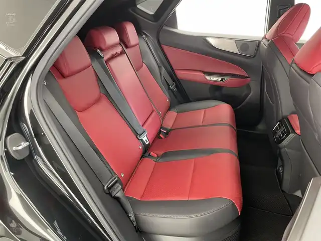 レクサス ＮＸ 350h Fスポーツ 愛知県 2023(令5)年 2.4万km グラファイトブラックガラスフレーク 純正１４型ナビＴＶ　ムーンルーフ　赤黒革　禁煙車　デジタルインナーミラー　全方位カメラ　内蔵型前後ドラレコ　オレンジキャリパー　ＡＣ１００Ｖ　ＨＤＭＩ　ＢＳＭ　ＨＵＤ　衝突軽減　追従クルコン　電動リアゲート　パドルシフト　電動リアゲート　シートヒーター　シートベンチレーション　ハンドルヒーター　ETC2.0　LEDオートライト　フォグランプ　コーナーセンサー　メモリシート　純正フロアマット　電動パーキング　