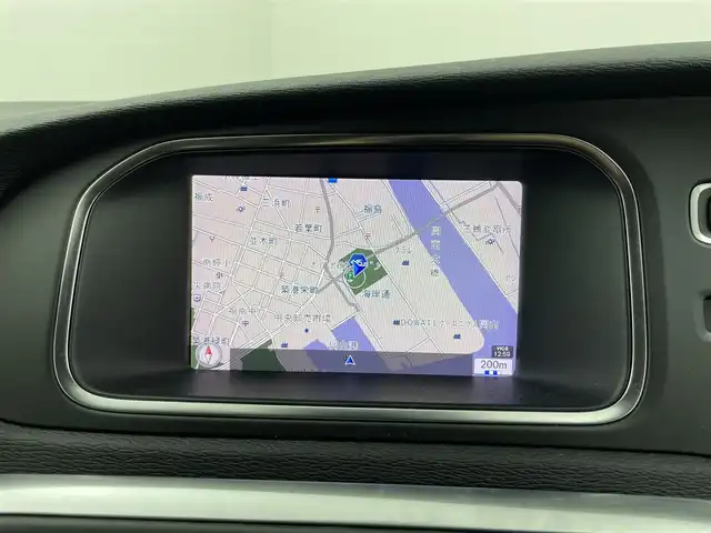 ボルボ Ｖ４０ T3 モメンタム 岡山県 2017(平29)年 3.8万km アイスホワイト 純正HDDナビ【CD/DVD/BT/TV】/バックカメラ/追従型クルーズコントロール/LEDヘッドライト（AUTO機能付）/ビルトインETC/運転席パワーシート/シートメモリ/衝突軽減ブレーキシステム/車線逸脱防止システム/横滑り防止装置/純正17インチアルミホイール/コーナーセンサー後/ドアバイザー/プッシュスタート/パドルシフト/スペアキー１本/保証書/取扱説明書