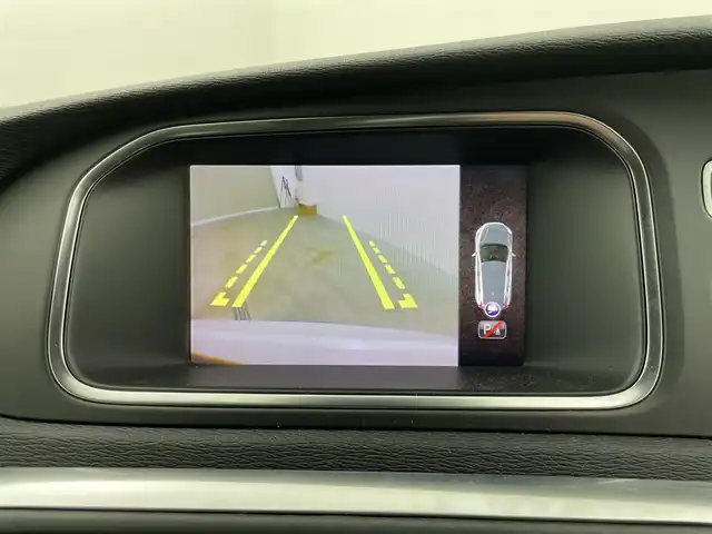 ボルボ Ｖ４０ T3 モメンタム 岡山県 2017(平29)年 3.8万km アイスホワイト 純正HDDナビ【CD/DVD/BT/TV】/バックカメラ/追従型クルーズコントロール/LEDヘッドライト（AUTO機能付）/ビルトインETC/運転席パワーシート/シートメモリ/衝突軽減ブレーキシステム/車線逸脱防止システム/横滑り防止装置/純正17インチアルミホイール/コーナーセンサー後/ドアバイザー/プッシュスタート/パドルシフト/スペアキー１本/保証書/取扱説明書