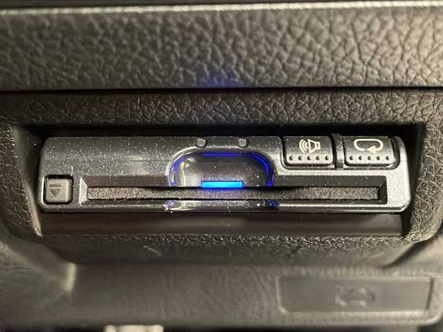 スバル ＷＲＸ Ｓ４ 2．0GT‐S アイサイト 岐阜県 2015(平27)年 5.4万km アイスシルバーメタリック アイサイト/STIエアロ/純正ナビ/Bluetooth/フルセグTV/DVD/バックカメラ/ETC/前席シートヒーター/前席パワーシート/レーダークルーズコントロール/レーンキープ/前後ドライブレコーダー/パドルシフト/電子パーキング/社外AW１８インチ