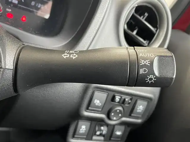 日産 ノート e－パワー X 茨城県 2017(平29)年 8.2万km ガーネットレッド 純正ナビ/（ＴＶ／Ｂｌｕｅｔｏｏｔｈ／ＣＤ／ＤＶＤ）/インテリジェントアラウンドビューモニター/スマートルームミラー/インテリジェントエマージェンシーブレーキ/車線逸脱警報/オートライト/前方ドライブレコーダー/ＥＴＣ/前後コーナーセンサー/衝突軽減防止装置/横滑り防止装置/パーキングセンサー/純正フロアマット/スペアキー/インテリジェントキー