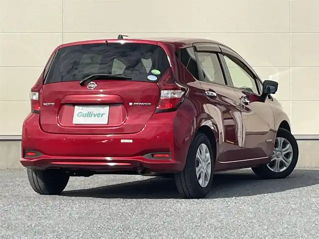 日産 ノート e－パワー X 茨城県 2017(平29)年 8.2万km ガーネットレッド 純正ナビ/（ＴＶ／Ｂｌｕｅｔｏｏｔｈ／ＣＤ／ＤＶＤ）/インテリジェントアラウンドビューモニター/スマートルームミラー/インテリジェントエマージェンシーブレーキ/車線逸脱警報/オートライト/前方ドライブレコーダー/ＥＴＣ/前後コーナーセンサー/衝突軽減防止装置/横滑り防止装置/パーキングセンサー/純正フロアマット/スペアキー/インテリジェントキー