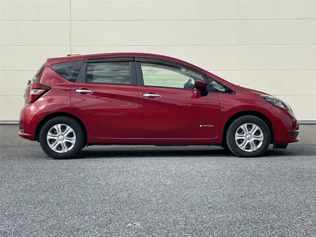 日産 ノート e－パワー X 茨城県 2017(平29)年 8.2万km ガーネットレッド 純正ナビ/（ＴＶ／Ｂｌｕｅｔｏｏｔｈ／ＣＤ／ＤＶＤ）/インテリジェントアラウンドビューモニター/スマートルームミラー/インテリジェントエマージェンシーブレーキ/車線逸脱警報/オートライト/前方ドライブレコーダー/ＥＴＣ/前後コーナーセンサー/衝突軽減防止装置/横滑り防止装置/パーキングセンサー/純正フロアマット/スペアキー/インテリジェントキー
