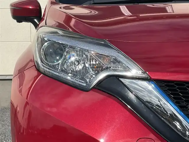 日産 ノート e－パワー X 茨城県 2017(平29)年 8.2万km ガーネットレッド 純正ナビ/（ＴＶ／Ｂｌｕｅｔｏｏｔｈ／ＣＤ／ＤＶＤ）/インテリジェントアラウンドビューモニター/スマートルームミラー/インテリジェントエマージェンシーブレーキ/車線逸脱警報/オートライト/前方ドライブレコーダー/ＥＴＣ/前後コーナーセンサー/衝突軽減防止装置/横滑り防止装置/パーキングセンサー/純正フロアマット/スペアキー/インテリジェントキー