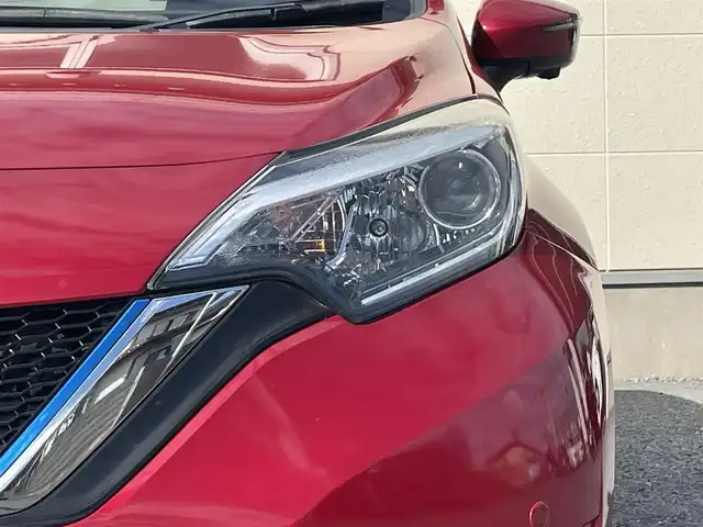 日産 ノート e－パワー X 茨城県 2017(平29)年 8.2万km ガーネットレッド 純正ナビ/（ＴＶ／Ｂｌｕｅｔｏｏｔｈ／ＣＤ／ＤＶＤ）/インテリジェントアラウンドビューモニター/スマートルームミラー/インテリジェントエマージェンシーブレーキ/車線逸脱警報/オートライト/前方ドライブレコーダー/ＥＴＣ/前後コーナーセンサー/衝突軽減防止装置/横滑り防止装置/パーキングセンサー/純正フロアマット/スペアキー/インテリジェントキー