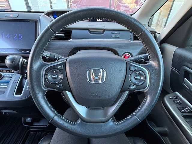 ホンダ フリード＋ G ホンダセンシング 宮城県 2017(平29)年 4.5万km ブルーホライゾンM 登録時走行距離44489ｋｍ/両側パワースライドドア/レーダークルーズコントロール/純正ナビ/・フルセグテレビ/・Bluetooth/純正ドライブレコーダー/バックカメラ/ビルトインＥＴＣ/衝突被害軽減ブレーキ/レーンキープアシスト/ＬＥＤヘッドライト/オートライト/横滑り防止機能/純正アルミホイール/プッシュスタート/スマートキー/ウインカーミラー/電格ミラー/純正フロアマット/後席サンシェード