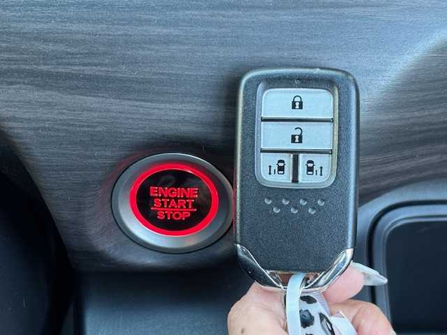 ホンダ フリード＋ G ホンダセンシング 宮城県 2017(平29)年 4.5万km ブルーホライゾンM 登録時走行距離44489ｋｍ/両側パワースライドドア/レーダークルーズコントロール/純正ナビ/・フルセグテレビ/・Bluetooth/純正ドライブレコーダー/バックカメラ/ビルトインＥＴＣ/衝突被害軽減ブレーキ/レーンキープアシスト/ＬＥＤヘッドライト/オートライト/横滑り防止機能/純正アルミホイール/プッシュスタート/スマートキー/ウインカーミラー/電格ミラー/純正フロアマット/後席サンシェード