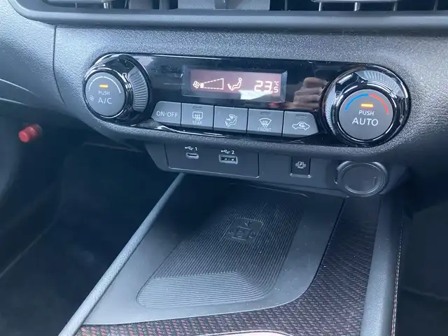 日産 オーラ ニスモ 香川県 2021(令3)年 2.9万km ピュアホワイトパール / スーパーブラック 2トーン 登録時走行距離：28951km/純正9型ナビ/　BT　フルセグTV/全方位カメラ/エマージェンシーブレーキ/レーダークルーズコントロール/レーンキープアシスト/クリアランスソナー/ブラインドスポットモニター/オートハイビーム/LEDヘッドライト/フォグランプ/リアフォグ/電子パーキングブレーキ/置くだけ充電/デジタルインナーミラー/ドライブレコーダー/ビルトインETC2.0/ハーフレザーシート/プッシュスタート/スマートキー