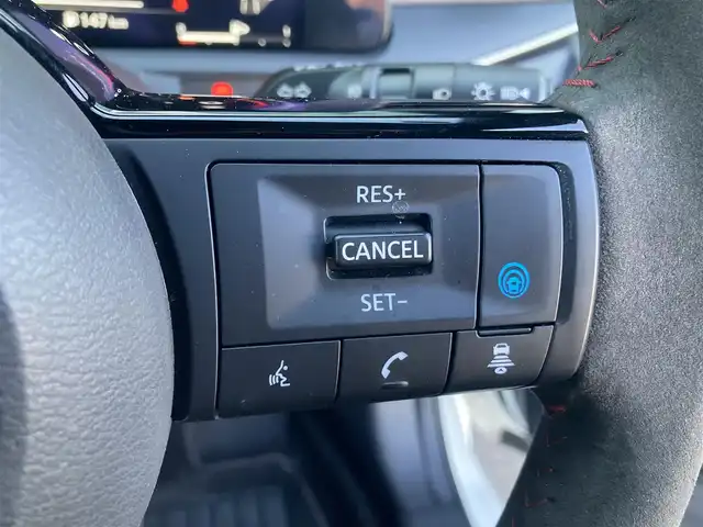 日産 オーラ ニスモ 香川県 2021(令3)年 2.9万km ピュアホワイトパール / スーパーブラック 2トーン 登録時走行距離：28951km/純正9型ナビ/　BT　フルセグTV/全方位カメラ/エマージェンシーブレーキ/レーダークルーズコントロール/レーンキープアシスト/クリアランスソナー/ブラインドスポットモニター/オートハイビーム/LEDヘッドライト/フォグランプ/リアフォグ/電子パーキングブレーキ/置くだけ充電/デジタルインナーミラー/ドライブレコーダー/ビルトインETC2.0/ハーフレザーシート/プッシュスタート/スマートキー