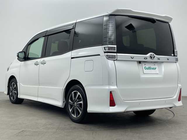 トヨタ ヴォクシー ZS 煌Ⅲ 大分県 2020(令2)年 5.6万km ホワイトパールクリスタルシャイン 社外ナビ（Ｂｌｕｅｔｏｏｔｈ，ＤＶＤ，フルセグＴＶ）　/後席モニター　/両側パワースライド　/セーフティーセンス　/クルーズコントロール　/オートハイビーム　/前後ドラレコ　/ＬＥＤヘッドライト　/ＥＴＣ/ハーフレザーシート/純正ホイール