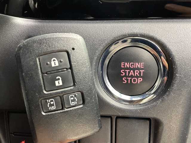 トヨタ ヴォクシー ZS 煌Ⅲ 大分県 2020(令2)年 5.6万km ホワイトパールクリスタルシャイン 社外ナビ（Ｂｌｕｅｔｏｏｔｈ，ＤＶＤ，フルセグＴＶ）　/後席モニター　/両側パワースライド　/セーフティーセンス　/クルーズコントロール　/オートハイビーム　/前後ドラレコ　/ＬＥＤヘッドライト　/ＥＴＣ/ハーフレザーシート/純正ホイール