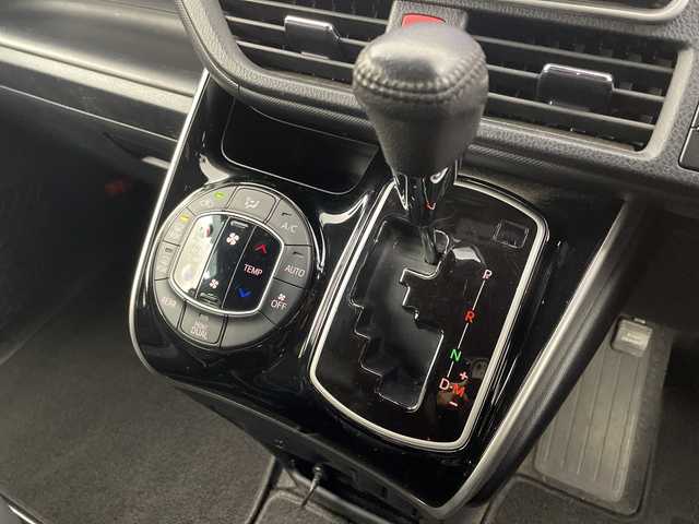 トヨタ ヴォクシー ZS 煌Ⅲ 大分県 2020(令2)年 5.6万km ホワイトパールクリスタルシャイン 社外ナビ（Ｂｌｕｅｔｏｏｔｈ，ＤＶＤ，フルセグＴＶ）　/後席モニター　/両側パワースライド　/セーフティーセンス　/クルーズコントロール　/オートハイビーム　/前後ドラレコ　/ＬＥＤヘッドライト　/ＥＴＣ/ハーフレザーシート/純正ホイール