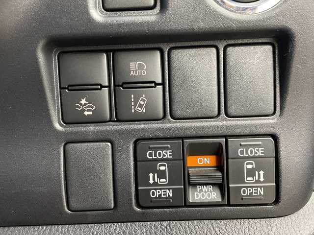 トヨタ ヴォクシー ZS 煌Ⅲ 大分県 2020(令2)年 5.6万km ホワイトパールクリスタルシャイン 社外ナビ（Ｂｌｕｅｔｏｏｔｈ，ＤＶＤ，フルセグＴＶ）　/後席モニター　/両側パワースライド　/セーフティーセンス　/クルーズコントロール　/オートハイビーム　/前後ドラレコ　/ＬＥＤヘッドライト　/ＥＴＣ/ハーフレザーシート/純正ホイール