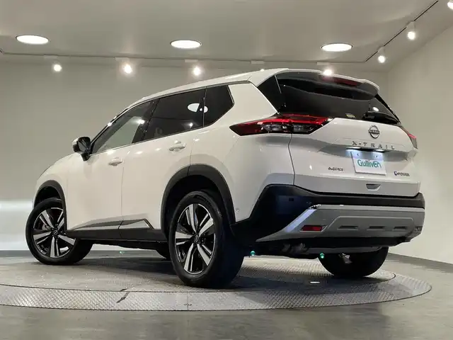 日産 エクストレイル G e－4ORCE 愛知県 2023(令5)年 3.4万km ブリリアントホワイトパール 純正１２．３インチナビ　/（AM/FM/フルセグTV/Bluetooth/USB/CarPlay)/アラウンドビューモニター　/プロパイロット　/自動駐車システム（プロパイロットパーキング）　/ＡＣ１００Ｖ　/ビルトインＥＴＣ２．０　/全席シートヒーター　/電動バックドア　/デジタルインナーミラー　/ワイヤレス充電　/ブラインドスポットモニター（ＢＳＭ）/ヘッドアップディスプレイ（HUD）/メモリ機能付パワーシート/クリアランスソナー/車線逸脱警報/LEDヘッドライト/LEDフォグランプ/黒レザーシート