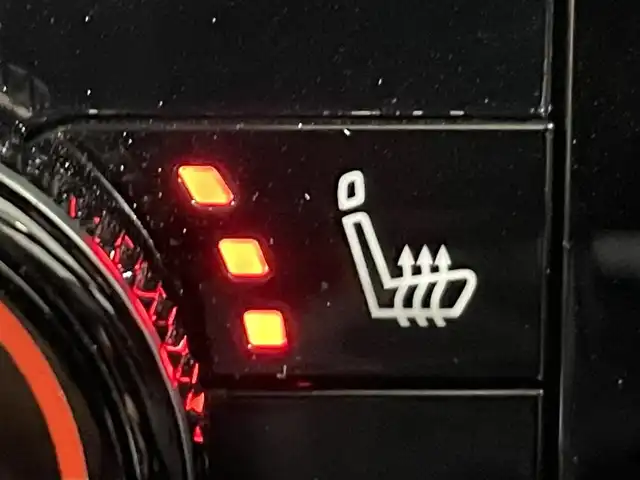 日産 エクストレイル G e－4ORCE 愛知県 2023(令5)年 3.4万km ブリリアントホワイトパール 純正１２．３インチナビ　/（AM/FM/フルセグTV/Bluetooth/USB/CarPlay)/アラウンドビューモニター　/プロパイロット　/自動駐車システム（プロパイロットパーキング）　/ＡＣ１００Ｖ　/ビルトインＥＴＣ２．０　/全席シートヒーター　/電動バックドア　/デジタルインナーミラー　/ワイヤレス充電　/ブラインドスポットモニター（ＢＳＭ）/ヘッドアップディスプレイ（HUD）/メモリ機能付パワーシート/クリアランスソナー/車線逸脱警報/LEDヘッドライト/LEDフォグランプ/黒レザーシート