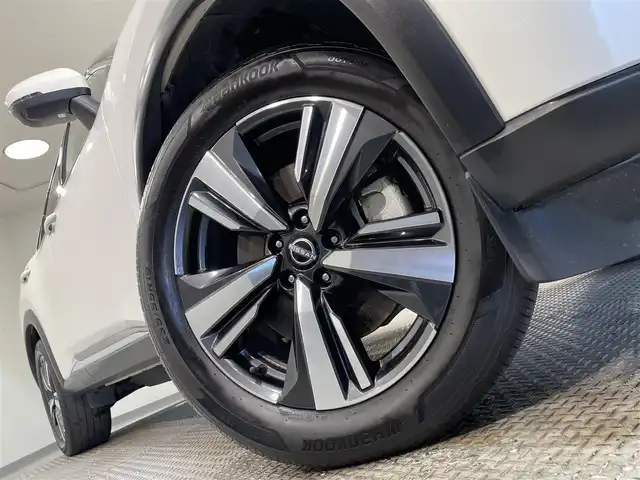 日産 エクストレイル G e－4ORCE 愛知県 2023(令5)年 3.4万km ブリリアントホワイトパール 純正１２．３インチナビ　/（AM/FM/フルセグTV/Bluetooth/USB/CarPlay)/アラウンドビューモニター　/プロパイロット　/自動駐車システム（プロパイロットパーキング）　/ＡＣ１００Ｖ　/ビルトインＥＴＣ２．０　/全席シートヒーター　/電動バックドア　/デジタルインナーミラー　/ワイヤレス充電　/ブラインドスポットモニター（ＢＳＭ）/ヘッドアップディスプレイ（HUD）/メモリ機能付パワーシート/クリアランスソナー/車線逸脱警報/LEDヘッドライト/LEDフォグランプ/黒レザーシート