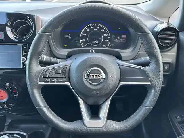 日産 ノート メダリスト 栃木県 2017(平29)年 3.9万km ダークメタルグレー 衝突被害軽減ブレーキ/純正7インチナビ/フルセグTV/DVD/Bluetooth/AUX/SD/全方位カメラ/ETC/前ドライブレコーダー/ハーフレザー/プッシュEgスタート/ステアリングリモコン/LEDオートライト/レーンキープアシスト/スマートルームミラー/純正フロアマット/純正15インチAW/アイドリングストップ/横滑り防止装置