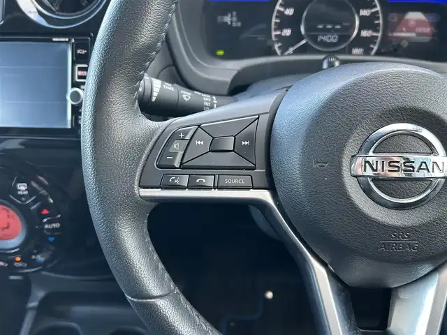 日産 ノート メダリスト 栃木県 2017(平29)年 3.9万km ダークメタルグレー 衝突被害軽減ブレーキ/純正7インチナビ/フルセグTV/DVD/Bluetooth/AUX/SD/全方位カメラ/ETC/前ドライブレコーダー/ハーフレザー/プッシュEgスタート/ステアリングリモコン/LEDオートライト/レーンキープアシスト/スマートルームミラー/純正フロアマット/純正15インチAW/アイドリングストップ/横滑り防止装置