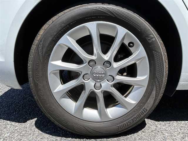 アウディ Ａ３ スポーツバック 1．4 TFSI 福岡県 2015(平27)年 6万km グレイシアホワイトメタリック 純正メーカーメモリナビ/　(AM/FM/CD/DVD/Bluetooth/フルセグTV)/バックカメラ/ドライバーアシスト/・パーキングシステム/・横滑り防止/・スピードオーバー警告/・パーキングブレーキ/・ドライバー疲労探知システム/・レインセンサー/パドルシフト/スタートストップシステム/ヒルホールドアシスト/オートライト/ステアリングスイッチ/(ユピテル)前後方ドライブレコーダー/ETC/USBポート/フロント/リヤセンターアームレスト/スペアキー×1/保証書/取扱説明書/ナビ取扱説明書