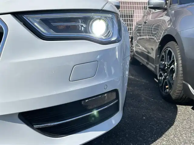アウディ Ａ３ スポーツバック 1．4 TFSI 福岡県 2015(平27)年 6万km グレイシアホワイトメタリック 純正メーカーメモリナビ/　(AM/FM/CD/DVD/Bluetooth/フルセグTV)/バックカメラ/ドライバーアシスト/・パーキングシステム/・横滑り防止/・スピードオーバー警告/・パーキングブレーキ/・ドライバー疲労探知システム/・レインセンサー/パドルシフト/スタートストップシステム/ヒルホールドアシスト/オートライト/ステアリングスイッチ/(ユピテル)前後方ドライブレコーダー/ETC/USBポート/フロント/リヤセンターアームレスト/スペアキー×1/保証書/取扱説明書/ナビ取扱説明書