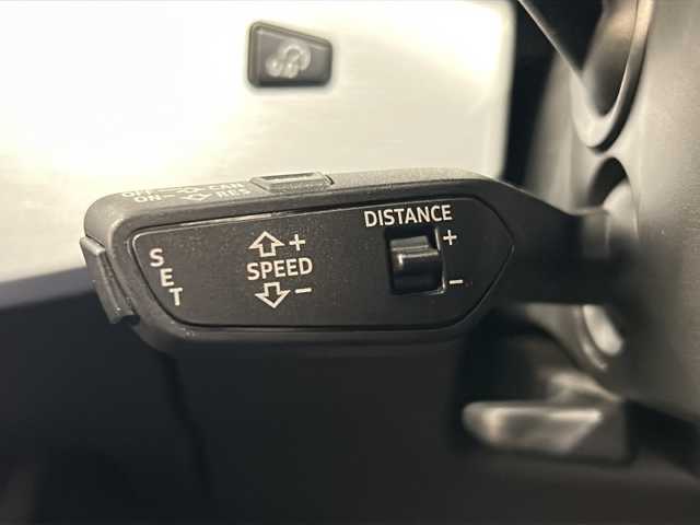 アウディ Ａ４ アバント2．0TFSIスポーツ 新潟県 2018(平30)年 3.6万km グレイシアホワイトメタリック メーカーオプション/Sラインパッケージ/-S line バンパー/-ドアシルトリム S lineロゴ/-S lineエクステリアロゴ/-ヘッドライニング ブラック/-デコラティブパネルマットブラッシュトアルミニウム/-アルミホイール 5ツインスポークスターデザイン 8J×18/-スポーツサスペンション/-スプリントクロス/レザー S lineロゴ/-スポーツシート（フロント）/-シートヒーター（フロント）/-LEDヘッドライト/-LEDリヤコンビネーションライト/-LEDインテリアライティング/バーチャルコックピット/マトリクスLEDヘッドライトパッケージ/-マトリクスLEDヘッドライト/-ヘッドライトウォッシャー/プライバシーガラス/主要装備/純正MMIナビ（TV/DVD/BT）/Apple Car play/バックカメラ/クリアランスソナー/アダプティクルーズコントロール/アウディアクティブレーンアシスト/アウディプレセンスシティ/パーキングエイド/ダンピングコントロール付Sスポーツサスペンション/パワーシート/シートヒーター/オートマチックテールゲート/純正18アルミ/2.0ETC