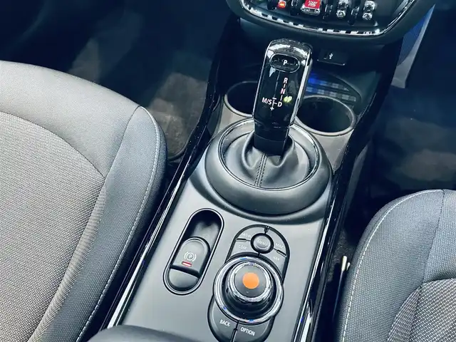 ＭＩＮＩ ＢＭＷ ミニ クラブマン クーパーD 大阪府 2020(令2)年 1.6万km チリ・レッド ペッパーP/インテリジェントセーフティ/純正ナビ/バックカメラ/ACC/クリアランスソナー/純正17インチAW/LEDヘッドライト/ETC/ドラレコ/USB/Bluetooth
