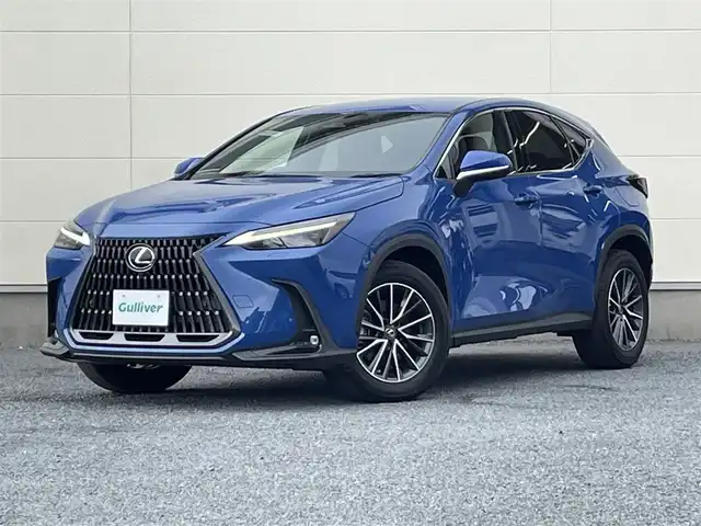 レクサス ＮＸ 350h バージョンL 茨城県 2022(令4)年 1.6万km セレスティアルブルーガラスフレーク 14インチ純正ナビ/レクサスセーフティセンス/パノラミックビューカメラ/カラーヘッドアップディスプレイ/ステアリングヒーター/BSM/レーダークルーズコントロール/デジタルインナーミラー/三眼LEDヘッドライト/パワーメモリーシートヒーター/全席シートヒーター/前席シートベンチレーション/純正ドライブレコーダー/パドルシフト/電子式パーキング/オートワイパー/オートライト