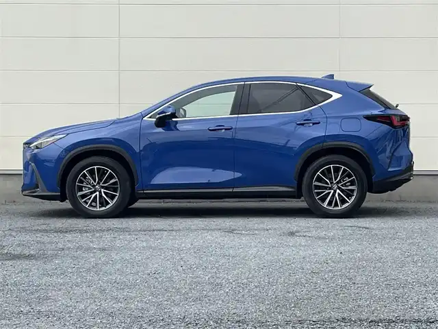 レクサス ＮＸ 350h バージョンL 茨城県 2022(令4)年 1.6万km セレスティアルブルーガラスフレーク 14インチ純正ナビ/レクサスセーフティセンス/パノラミックビューカメラ/カラーヘッドアップディスプレイ/ステアリングヒーター/BSM/レーダークルーズコントロール/デジタルインナーミラー/三眼LEDヘッドライト/パワーメモリーシートヒーター/全席シートヒーター/前席シートベンチレーション/純正ドライブレコーダー/パドルシフト/電子式パーキング/オートワイパー/オートライト