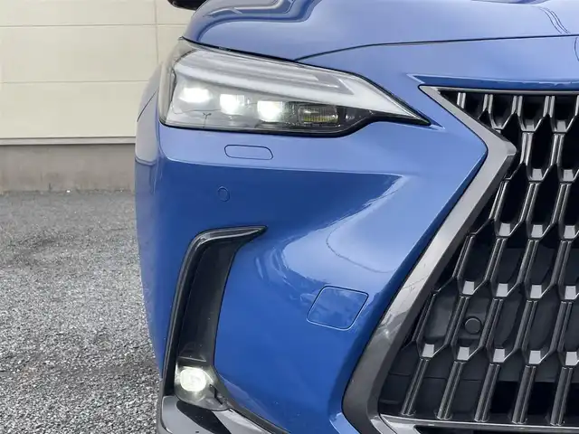 レクサス ＮＸ 350h バージョンL 茨城県 2022(令4)年 1.6万km セレスティアルブルーガラスフレーク 14インチ純正ナビ/レクサスセーフティセンス/パノラミックビューカメラ/カラーヘッドアップディスプレイ/ステアリングヒーター/BSM/レーダークルーズコントロール/デジタルインナーミラー/三眼LEDヘッドライト/パワーメモリーシートヒーター/全席シートヒーター/前席シートベンチレーション/純正ドライブレコーダー/パドルシフト/電子式パーキング/オートワイパー/オートライト