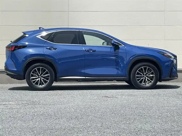 レクサス ＮＸ 350h バージョンL 茨城県 2022(令4)年 1.6万km セレスティアルブルーガラスフレーク 14インチ純正ナビ/レクサスセーフティセンス/パノラミックビューカメラ/カラーヘッドアップディスプレイ/ステアリングヒーター/BSM/レーダークルーズコントロール/デジタルインナーミラー/三眼LEDヘッドライト/パワーメモリーシートヒーター/全席シートヒーター/前席シートベンチレーション/純正ドライブレコーダー/パドルシフト/電子式パーキング/オートワイパー/オートライト