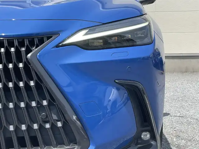 レクサス ＮＸ 350h バージョンL 茨城県 2022(令4)年 1.6万km セレスティアルブルーガラスフレーク 14インチ純正ナビ/レクサスセーフティセンス/パノラミックビューカメラ/カラーヘッドアップディスプレイ/ステアリングヒーター/BSM/レーダークルーズコントロール/デジタルインナーミラー/三眼LEDヘッドライト/パワーメモリーシートヒーター/全席シートヒーター/前席シートベンチレーション/純正ドライブレコーダー/パドルシフト/電子式パーキング/オートワイパー/オートライト