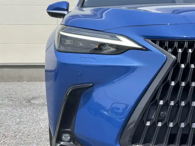 レクサス ＮＸ 350h バージョンL 茨城県 2022(令4)年 1.6万km セレスティアルブルーガラスフレーク 14インチ純正ナビ/レクサスセーフティセンス/パノラミックビューカメラ/カラーヘッドアップディスプレイ/ステアリングヒーター/BSM/レーダークルーズコントロール/デジタルインナーミラー/三眼LEDヘッドライト/パワーメモリーシートヒーター/全席シートヒーター/前席シートベンチレーション/純正ドライブレコーダー/パドルシフト/電子式パーキング/オートワイパー/オートライト