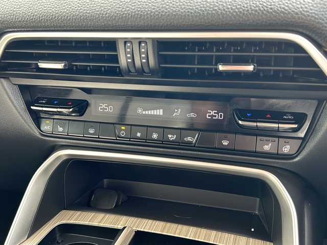 マツダ ＣＸ－６０ XD Lパッケージ 山形県 2023(令5)年 2.5万km プラチナクォーツメタリック ４WD/スマートブレーキサポート/ブラインドスポットモニター/ヘッドアップディスプレイ/純正ナビ/（AM/FM/Bluetooth）/アラウンドビューモニター/純正フロアマット/ステアリングヒーター/パドルシフト/電動パーキングブレーキ/レーダークルーズコントロール/DN席シートヒーター/ビルトインETC/スマートキー/純正アルミホイール/電動格納ミラー
