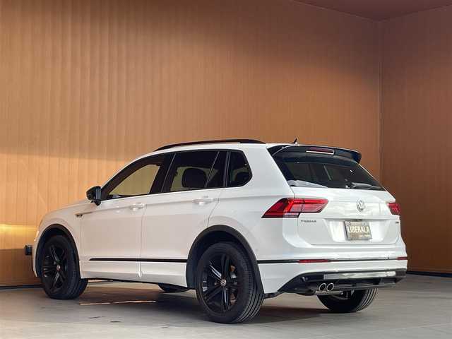 フォルクスワーゲン ティグアン TDI 4モーション Rライン ブラックスタイル 愛知県 2018(平30)年 3.4万km オリックスホワイトマザーオブパールエフェクト 純正ナビ/　CD/DVD/USB/SD/BT/AppleCarPlay/フルセグTV/360°カメラ/デジタルメータークラスター/ジェスチャーコントロール/アダプティブシャシーコントロール/アダプティブクルーズコントロール/レーンキープアシスト/ブラインドスポットモニター/パドルシフト/レザーシート/パワーシート/全席シートヒーター/LEDヘッドライト/ダイナミックライトアシスト/ハンズフリーパワーテールゲート/保証書/取扱説明書/スペアキー