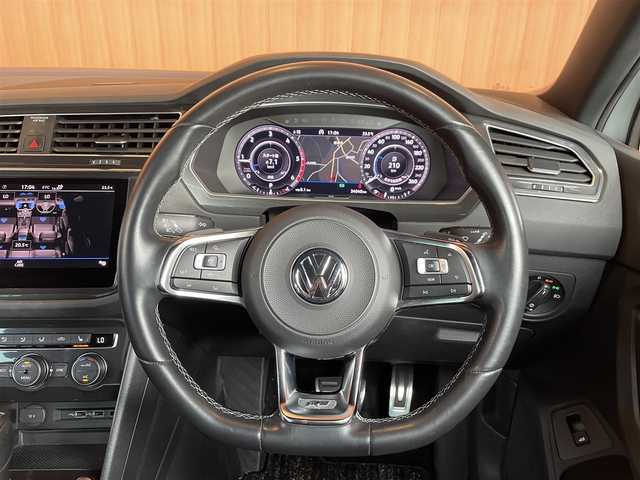 フォルクスワーゲン ティグアン TDI 4モーション Rライン ブラックスタイル 愛知県 2018(平30)年 3.4万km オリックスホワイトマザーオブパールエフェクト 純正ナビ/　CD/DVD/USB/SD/BT/AppleCarPlay/フルセグTV/360°カメラ/デジタルメータークラスター/ジェスチャーコントロール/アダプティブシャシーコントロール/アダプティブクルーズコントロール/レーンキープアシスト/ブラインドスポットモニター/パドルシフト/レザーシート/パワーシート/全席シートヒーター/LEDヘッドライト/ダイナミックライトアシスト/ハンズフリーパワーテールゲート/保証書/取扱説明書/スペアキー