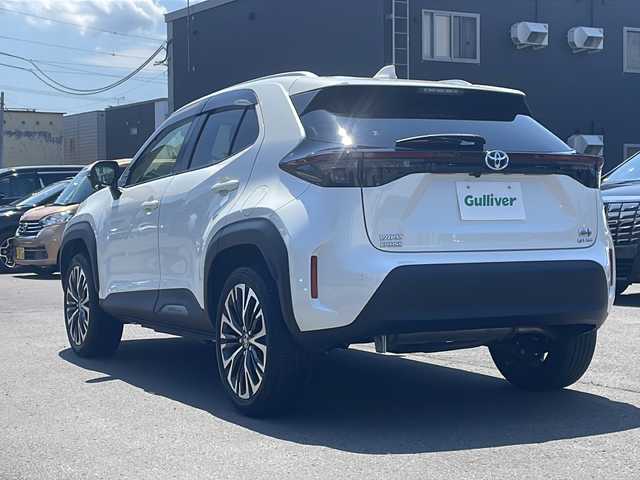 トヨタ ヤリスクロス ハイブリッド Z 道北・旭川 2022(令4)年 3万km ホワイトパールクリスタルシャイン ・4WD/・ワンオーナー/・純正ディスプレイオーディオ/BT/Miracast/AppleCarPlay/AndroidAuto/・Toyota Safety Sense/・プリクラッシュセーフティ/・レーントレーシングアシスト/・レーンディパーチャーアラート/・レーダークルーズコントロール/・アダプティハイビームシステム/・パーキングサポートブレーキ/・ロードサインアシスト/・ドライバー異常時対応システム/・プロアクティブドライビングアシスト/・発進遅れ告知機能/・アイドリングストップ/・ハーフレザーシート/・前席シートヒーター/・パワーシート/・バックカメラ/・100V充電/・USBポート/・純正アルミホイール/・LEDヘッドライト/・電動格納ミラー/・純正ドアバイザー/・純正フロアマット/・スペアキー/・保証書/・取説