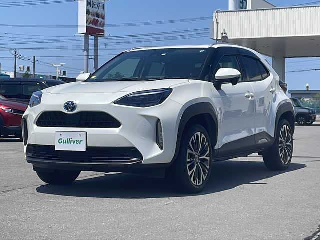 トヨタ ヤリスクロス ハイブリッド Z 道北・旭川 2022(令4)年 3万km ホワイトパールクリスタルシャイン ・4WD/・ワンオーナー/・純正ディスプレイオーディオ/BT/Miracast/AppleCarPlay/AndroidAuto/・Toyota Safety Sense/・プリクラッシュセーフティ/・レーントレーシングアシスト/・レーンディパーチャーアラート/・レーダークルーズコントロール/・アダプティハイビームシステム/・パーキングサポートブレーキ/・ロードサインアシスト/・ドライバー異常時対応システム/・プロアクティブドライビングアシスト/・発進遅れ告知機能/・アイドリングストップ/・ハーフレザーシート/・前席シートヒーター/・パワーシート/・バックカメラ/・100V充電/・USBポート/・純正アルミホイール/・LEDヘッドライト/・電動格納ミラー/・純正ドアバイザー/・純正フロアマット/・スペアキー/・保証書/・取説