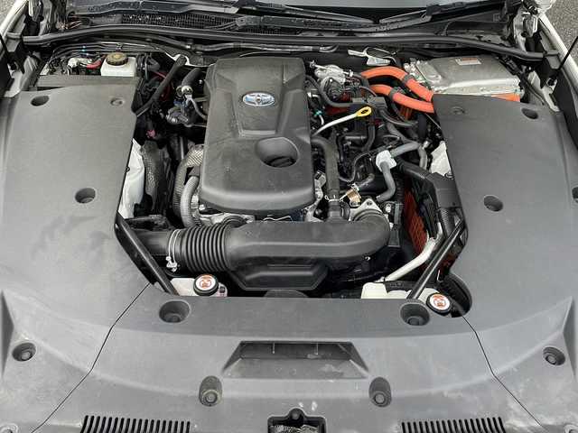 トヨタ クラウン ハイブリッド RS アドバンス 兵庫県 2018(平30)年 9万km ホワイトパールクリスタルシャイン サンルーフ/純正8型ナビ/アラウンドビューモニター/衝突軽減装置/ブラインドスポットモニター/レーダークルーズコントロール/クリアランスソナー/リアクロストラフィックアラート/パーキングサポートブレーキ/ロードサインアシスト/リアカメラディテクション/ヘッドアップディスプレイ/オートマチックハイビーム/先行車発信告知/電動パーキングブレーキ/オートホールド/前席パワーシート（メモリー付き）/前席シートヒーター、ベンチレーション/ハンドルヒーター/デジタルインナーミラー/電動格納ミラー/前方ドラレコ/ビルトインETC2.0/純正フロアマット
