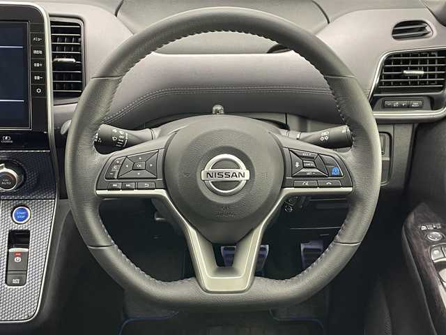 日産 セレナ e－パワー ハイウェイスター V 愛知県 2021(令3)年 4.3万km ブリリアントホワイトパール 2トーン 純正１０インチナビ　ＴＶ　Ｂｌｕｅｔｏｏｔｈ　両側電動スライドドア　アラウンドビューモニター　デジタルミラー　ＢＳＭ　レーダークルコン　衝突軽減　ドライブレコーダー　ＥＴＣ　ＬＥＤヘッドライト　禁煙車