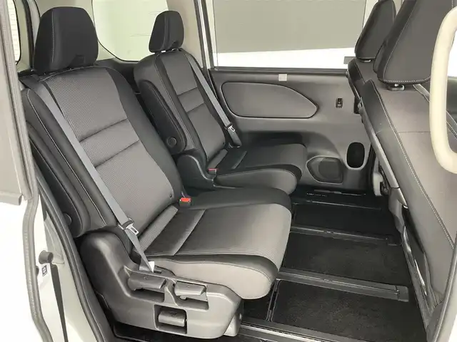 日産 セレナ e－パワー ハイウェイスター V 愛知県 2021(令3)年 4.3万km ブリリアントホワイトパール 2トーン 純正１０インチナビ　ＴＶ　Ｂｌｕｅｔｏｏｔｈ　両側電動スライドドア　アラウンドビューモニター　デジタルミラー　ＢＳＭ　レーダークルコン　衝突軽減　ドライブレコーダー　ＥＴＣ　ＬＥＤヘッドライト　禁煙車