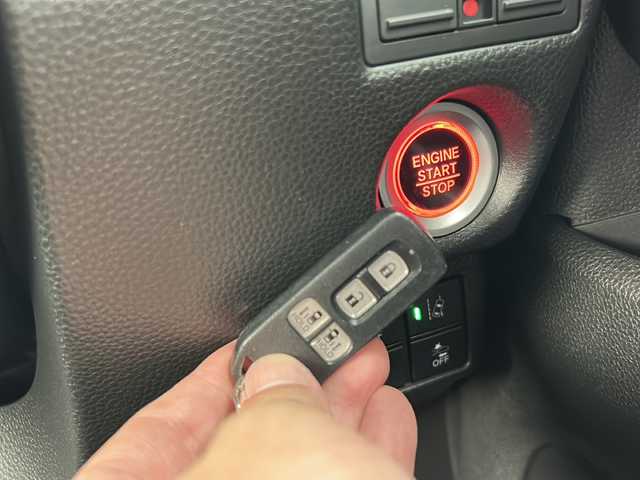 ホンダ Ｎ ＢＯＸ カスタム G L ホンダセンシング 鹿児島県 2020(令2)年 2.6万km プラチナホワイトパール 社外ナビ／Bluetooth／CD／DVD/Gathers（VXM-204VFi）/クルーズコントロール/オートライト/両側パワースライドドア/プッシュスタートボタン/パワーウィンドウ/電動格納ミラー/シートヒーター/ETC/カーテンエアバック/レーンアシスト