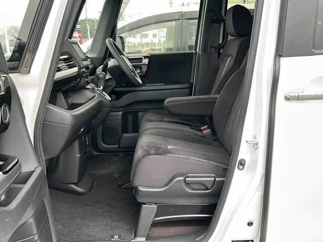 ホンダ Ｎ ＢＯＸ カスタム G L ホンダセンシング 鹿児島県 2020(令2)年 2.6万km プラチナホワイトパール 社外ナビ／Bluetooth／CD／DVD/Gathers（VXM-204VFi）/クルーズコントロール/オートライト/両側パワースライドドア/プッシュスタートボタン/パワーウィンドウ/電動格納ミラー/シートヒーター/ETC/カーテンエアバック/レーンアシスト