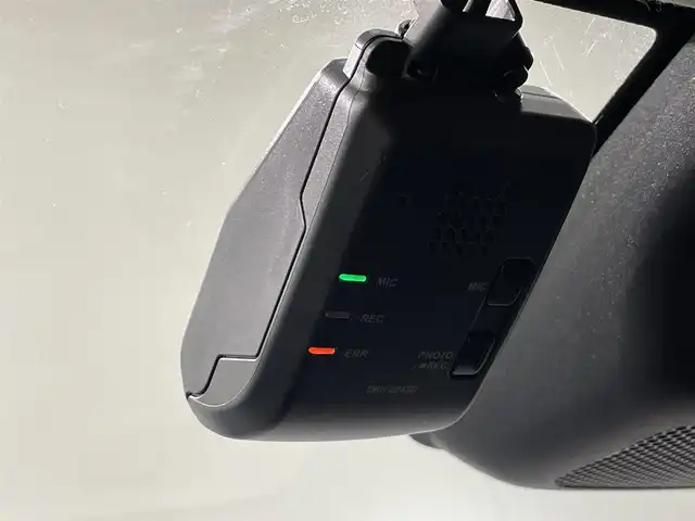 ホンダ ヴェゼル ハイブリッド e:HEV Z 愛知県 2024(令6)年 1.3万km クリスタルブラックパール 純正９インチホンダコネクトディスプレーナビ　/（AM/FM/フルセグTV/Bluetooth/CarPlay/USB)/ワイヤレス充電　/ホンダセンシング　/　　-衝突軽減ブレーキ（CMBS）/　　-レーダークルーズコントロール　/　　-誤発進抑制機能/　　-路外逸脱抑制機能　/　　-車線維持支援システム/　　-先行車発進お知らせ機能/　　-標識認識機能/　　-オートハイビーム/ブラインドスポットインフォメーション/後退出庫サポート/シートヒーター　/ステアリングヒーター/ビルトインＥＴＣ２．０　/純正前後ドライブレコーダー　/バックカメラ　/電動バックドア　/パドルシフト/ハーフレザーシート/純正フロアマット