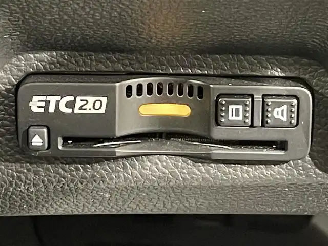 ホンダ ヴェゼル ハイブリッド e:HEV Z 愛知県 2024(令6)年 1.3万km クリスタルブラックパール 純正９インチホンダコネクトディスプレーナビ　/（AM/FM/フルセグTV/Bluetooth/CarPlay/USB)/ワイヤレス充電　/ホンダセンシング　/　　-衝突軽減ブレーキ（CMBS）/　　-レーダークルーズコントロール　/　　-誤発進抑制機能/　　-路外逸脱抑制機能　/　　-車線維持支援システム/　　-先行車発進お知らせ機能/　　-標識認識機能/　　-オートハイビーム/ブラインドスポットインフォメーション/後退出庫サポート/シートヒーター　/ステアリングヒーター/ビルトインＥＴＣ２．０　/純正前後ドライブレコーダー　/バックカメラ　/電動バックドア　/パドルシフト/ハーフレザーシート/純正フロアマット
