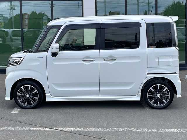 マツダ フレアワゴン カスタムスタイル ハイブリッド XS 道東・釧路十勝 2020(令2)年 4.8万km ピュアホワイトP ・４WD/・社外SDメモリナビ/（CD・DVD・AM・FM・BT・フルセグ）/・バックカメラ/・両側パワースライドドア/・ETC/・前後ドライブレコーダー/・アイドリングストップ/・スマートキー/・プッシュスタート/・衝突被害軽減ブレーキ/・横滑り防止装置/・車線逸脱防止機能/・革巻きステアリング/・ハーフレザーシート/・前席シートヒーター/・オートライト/・ヒーテッドドアミラー/・LEDヘッドライト/・フォグライト/・純正フロアマット/・ドアバイザー