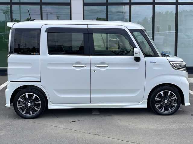 マツダ フレアワゴン カスタムスタイル ハイブリッド XS 道東・釧路十勝 2020(令2)年 4.8万km ピュアホワイトP ・４WD/・社外SDメモリナビ/（CD・DVD・AM・FM・BT・フルセグ）/・バックカメラ/・両側パワースライドドア/・ETC/・前後ドライブレコーダー/・アイドリングストップ/・スマートキー/・プッシュスタート/・衝突被害軽減ブレーキ/・横滑り防止装置/・車線逸脱防止機能/・革巻きステアリング/・ハーフレザーシート/・前席シートヒーター/・オートライト/・ヒーテッドドアミラー/・LEDヘッドライト/・フォグライト/・純正フロアマット/・ドアバイザー