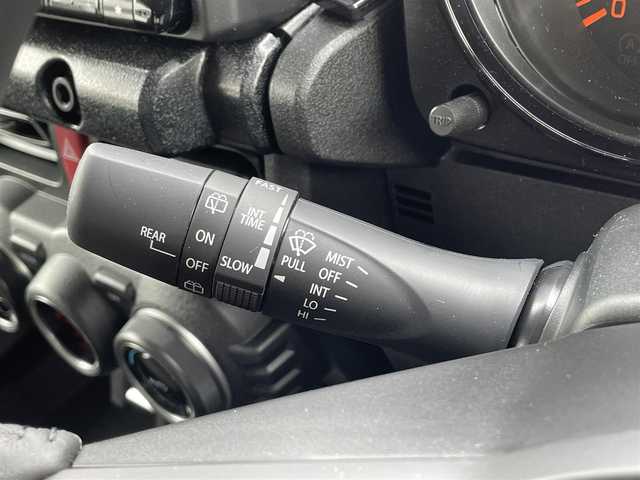 スズキ ジムニー XC 愛知県 2024(令6)年 0.5万km ミディアムグレー 4WD/ワンオーナー/アルパインナビ（9インチ）/AM/FM/SD/DVD/フルセグ/BT/HDMI/バックカメラ/衝突軽減/クルーズコントロール/オートハイビーム/レーンキープ/ダウンヒルアシストコントロール/ヒートシーター/スマートキー２/LED/フォグランプ/取説/保証書